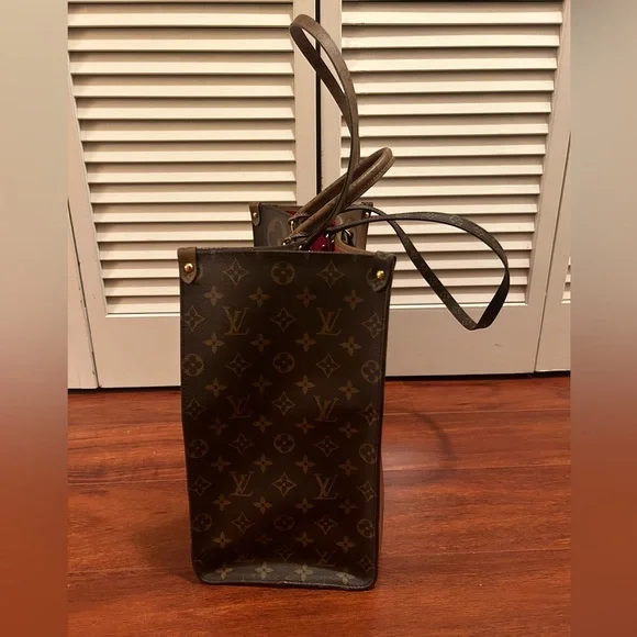 Louis Vuitton OnTheGo GM Bag - Picture 3 of 16